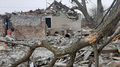 Наслідки ракетного обстрілу села Матвіївської громади: два будинки зруйновані вщент, ще з десяток пошкоджені