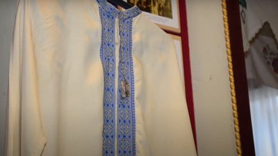 У Великому Глибочку на Тернопільщині зберігають вишиту сорочку провідника ОУН Ярослава Стецька У Великому Глибочку на Тернопільщині зберігають вишиту сорочку провідника ОУН Ярослава Стецька