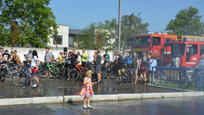 Прикарпатські рятувальники зібрали майже 227 тис. грн для ЗСУ під час благодійного велозаїзду Прикарпатські рятувальники зібрали майже 227 тис. грн для ЗСУ під час благодійного велозаїзду