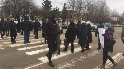 У Житомирі жителі будинків на вулиці Героїв Десантників знову вийшли на протест проти забудови У Житомирі жителі будинків на вулиці Героїв Десантників знову вийшли на протест проти забудови