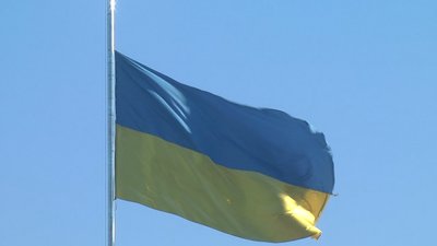 Через падіння літака в Ірані у Миколаєві приспустили державний прапор
