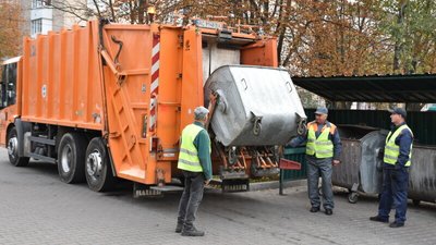 Прибирання сміття в Луцьку