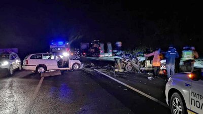 ДТП на Хмельниччині: двоє людей загинуло, ще четверо травмовані внаслідок зіткнення автівок