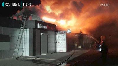 Пожежа на Рівненщині: зі складу з гумою винесли три кисневі балони Пожежа на Рівненщині: зі складу з гумою винесли три кисневі балони