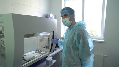 У Херсоні встановили роботизовану станцію: кількість ПЛР-досліджень збільшиться