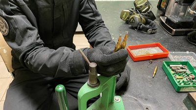 Зброя армії РФ та натівського зразка: миколаївські криміналісти досліджують вилучені екземпляри