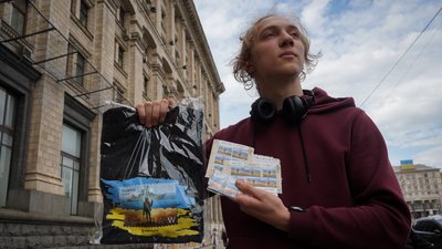 Від завтра нову марку з "російським кораблем" можна буде придбати в Інтернеті