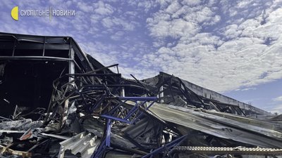 “Прийшов “руській мир” та ми принесемо добро” — як рятувальники розгрібають завали складу у Броварах “Прийшов “руській мир” та ми принесемо добро” — як рятувальники розгрібають завали складу у Броварах