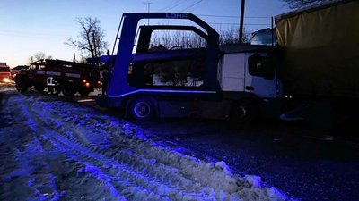 На Чернігівщині зіткнулися дві вантажівки: водії в лікарні На Чернігівщині зіткнулися дві вантажівки: водії в лікарні