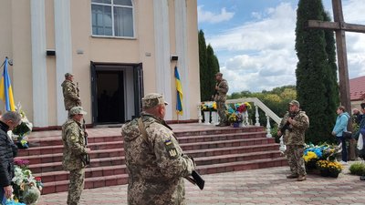 На Тернопільщині попрощалися з загиблими військовослужбовцями На Тернопільщині попрощалися з загиблими військовослужбовцями