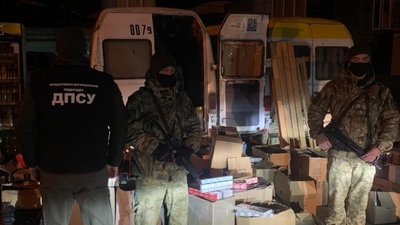 У Чернівцях на Калинівському ринку вилучили 35 тисяч пачок контрафактних цигарок