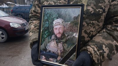 У Тернополі попрощалися з військовослужбовцем Олександром Діваковим У Тернополі попрощалися з військовослужбовцем Олександром Діваковим