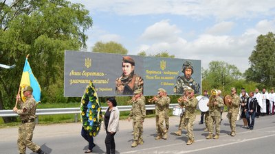 На Тернопільщині попрощалися із загиблим військовослужбовцем Віктором Стасюком На Тернопільщині попрощалися із загиблим військовослужбовцем Віктором Стасюком