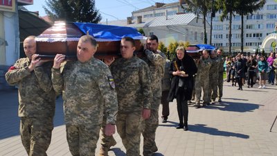 У Луцьку попрощалися з загиблими на війні Анатолієм Харитоновим та Олександром Бебком У Луцьку попрощалися з загиблими на війні Анатолієм Харитоновим та Олександром Бебком