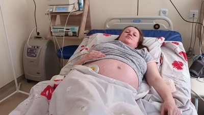 Жінка готується до пологів Жінка готується до пологів