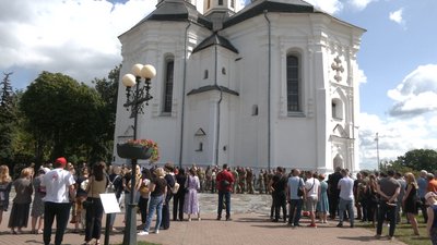 У Чернігові попрощалися з жертвами ракетної атаки Назаром Ющенком, Наталією Торією та Дмитром Маглічем У Чернігові попрощалися з жертвами ракетної атаки Назаром Ющенком, Наталією Торією та Дмитром Маглічем