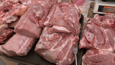 Ціни на свіже м’ясо на луцьких ринках знизились на 20% Ціни на свіже м’ясо на луцьких ринках знизились на 20%
