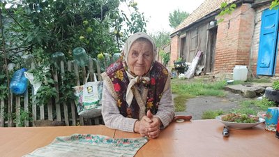 Вмикає обігрівач та чекає гроші за пай. Жительці Бережинки на Кіровоградщині немає за що купити дров Вмикає обігрівач та чекає гроші за пай. Жительці Бережинки на Кіровоградщині немає за що купити дров