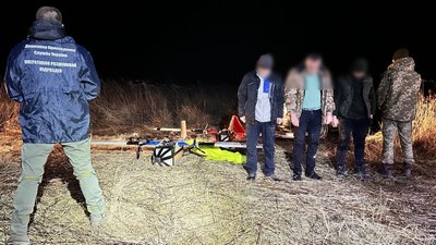 Переправляти сигарети безпілотниками: трьох закарпатців затримали біля кордону з Румунії