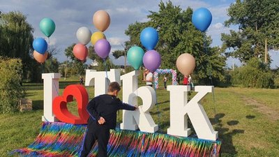 "Наша найбільша незручність – відсутність української інформації". Як живуть в окупованому Троїцькому на Луганщині "Наша найбільша незручність – відсутність української інформації". Як живуть в окупованому Троїцькому на Луганщині
