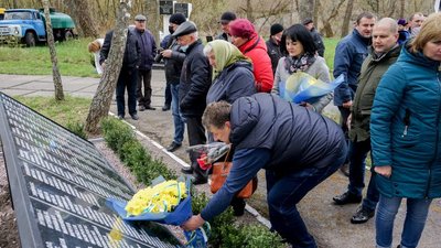 На Житомирщині відкрили меморіал ліквідаторам – жителям Коростенського району На Житомирщині відкрили меморіал ліквідаторам – жителям Коростенського району