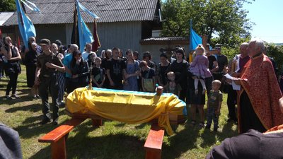 У Бубнищі на Івано-Франківщині попрощалися з воїном Володимиром Кондратом У Бубнищі на Івано-Франківщині попрощалися з воїном Володимиром Кондратом