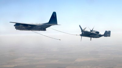 Американські військові літаки пролетіли над Києвом Американські військові літаки пролетіли над Києвом