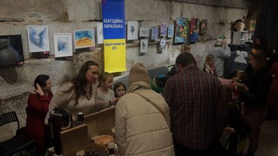 У Тернополі влаштували благодійний розпродаж У Тернополі влаштували благодійний розпродаж