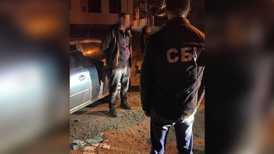 Прикарпатський лісничий допомагав контрабандистам перевозити цигарки Прикарпатський лісничий допомагав контрабандистам перевозити цигарки