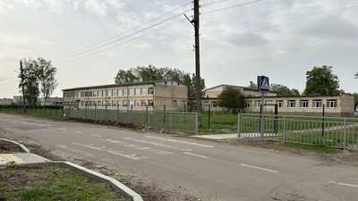 У Щербанях місцеві стверджують, що їх не пускають в укриття під час тривоги У Щербанях місцеві стверджують, що їх не пускають в укриття під час тривоги