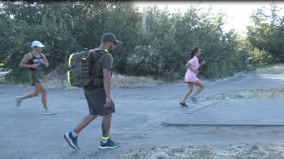 Черкасець пройшов пішки 83 кілометри, щоб підтримати бійців "Азову" Черкасець пройшов пішки 83 кілометри, щоб підтримати бійців "Азову"