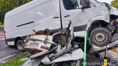 Авто розтрощене вщент: в аварії на Вінниччині загинуло подружжя