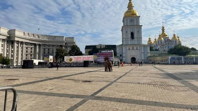 Приспущені прапори та хвилина мовчання. Як Україна відзначає День пам'яті захисників Приспущені прапори та хвилина мовчання. Як Україна відзначає День пам'яті захисників
