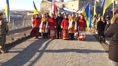 Три області зійшлися на мосту: у Кам'янці-Подільському відзначили День Соборності Три області зійшлися на мосту: у Кам'янці-Подільському відзначили День Соборності