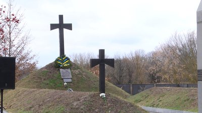 На Житомирщині вшанували пам'ять воїнів, які загинули у бою під селом Базар На Житомирщині вшанували пам'ять воїнів, які загинули у бою під селом Базар