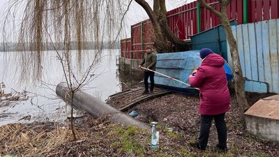 Забруднення Тернопільського ставу: що кажуть держекоінспектори Забруднення Тернопільського ставу: що кажуть держекоінспектори