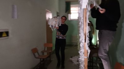 Сплели понад 900 сіток: тернопільські студенти допомагають ЗСУ Сплели понад 900 сіток: тернопільські студенти допомагають ЗСУ