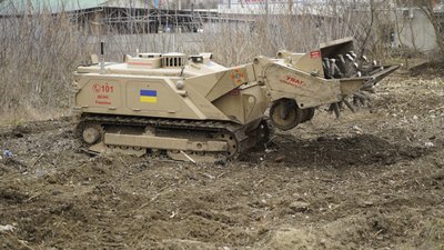 Машина для дистанційного розмінування, Харківська область, березень 2024 року. Машина для дистанційного розмінування, Харківська область, березень 2024 року.