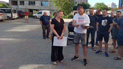 Жителі мікрорайону Тетерівський бульвар в Житомирі виступають проти будівництва ще однієї багатоповерхівки Жителі мікрорайону Тетерівський бульвар в Житомирі виступають проти будівництва ще однієї багатоповерхівки