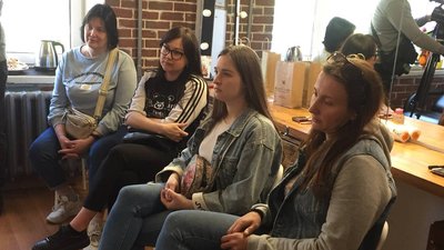 Робили зачіски, макіяж та масаж: у Черкасах провели "День підтримки та краси" для дружин загиблих захисників Робили зачіски, макіяж та масаж: у Черкасах провели "День підтримки та краси" для дружин загиблих захисників