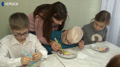 Вихованці Черкаської школи-інтернату розфарбовували імбирні пряники Вихованці Черкаської школи-інтернату розфарбовували імбирні пряники