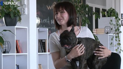 Черкасці долучилися до Всесвітньої акції і взяли собаку на роботу Черкасці долучилися до Всесвітньої акції і взяли собаку на роботу