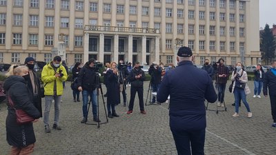 Проти вибіркового карантину: в Ужгороді підприємці вийшли на протест Проти вибіркового карантину: в Ужгороді підприємці вийшли на протест