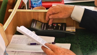 Рішення про передачу будівлі на приватизацію підтримав 51 депутат з 60 присутніх. Рішення про передачу будівлі на приватизацію підтримав 51 депутат з 60 присутніх.