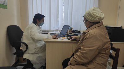 У Чугуєві на Харківщині почали вакцинувати від коронавірусу охочих місцевих У Чугуєві на Харківщині почали вакцинувати від коронавірусу охочих місцевих
