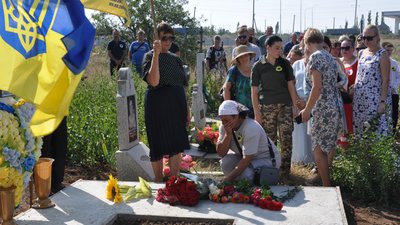 Загинули в бою за Україну. На Миколаївщині вшанували пам'ять полеглих героїв Загинули в бою за Україну. На Миколаївщині вшанували пам'ять полеглих героїв