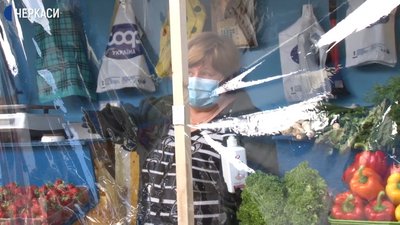 Продавців черкаських ринків перевірили на дотримання правил Продавців черкаських ринків перевірили на дотримання правил