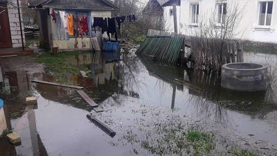 Вода підтоплює житлові будинки: за добу рятувальники Житомирщини дев’ять разів відкачували воду Вода підтоплює житлові будинки: за добу рятувальники Житомирщини дев’ять разів відкачували воду