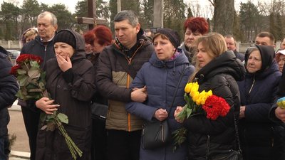 У Житомирі попрощалися з загиблим десантником Володимиром Артеменком У Житомирі попрощалися з загиблим десантником Володимиром Артеменком