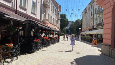 У Тернополі попри заборону працюють заклади харчування, транспорт, ринки і садочки У Тернополі попри заборону працюють заклади харчування, транспорт, ринки і садочки